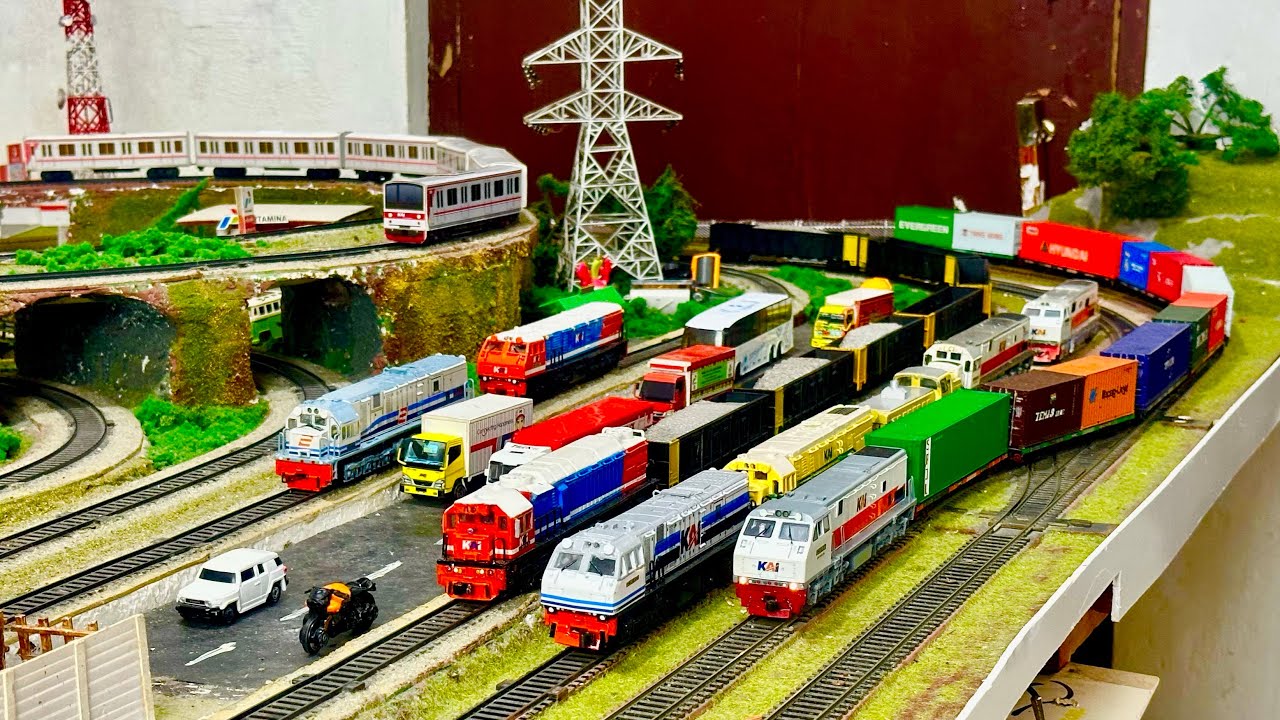 Drama KRL Commuterline Slip saat menanjak didorong CC205 KA Babaranjang &disalip KLB Kontainer CC203