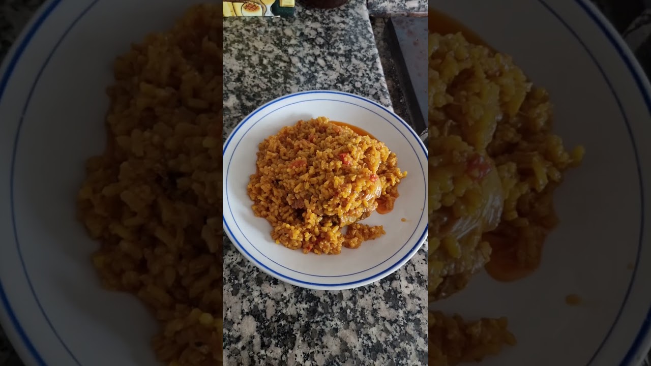 Cocina de leña, y arroz con pollo.