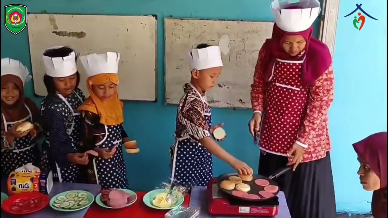 Topik/sub Topik: Cita-cita ku/ Koki. Membuat burger kesukaanku. #cookingclass #anaktk #kokicilik 