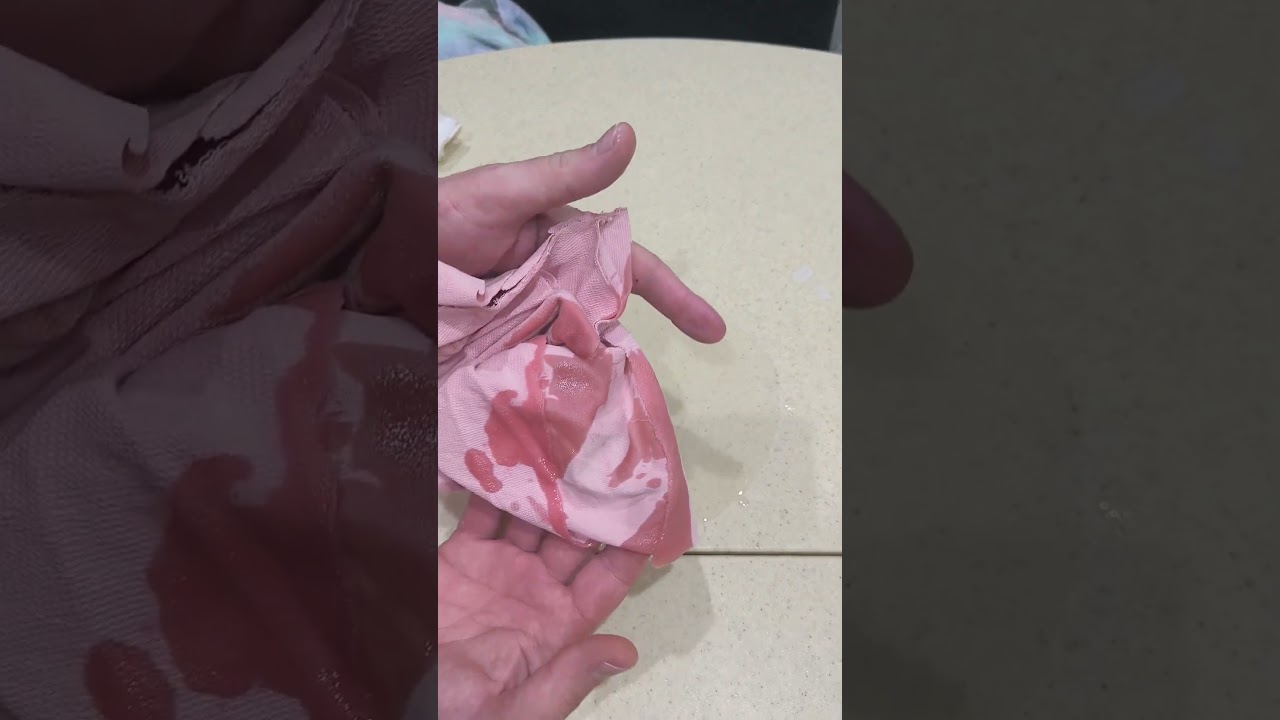 🔥 Жирное пятно исчезнет на глазах &mdash; простой способ 😱✨ #shorts 🧽#lifehack #cleaninghacks #diy