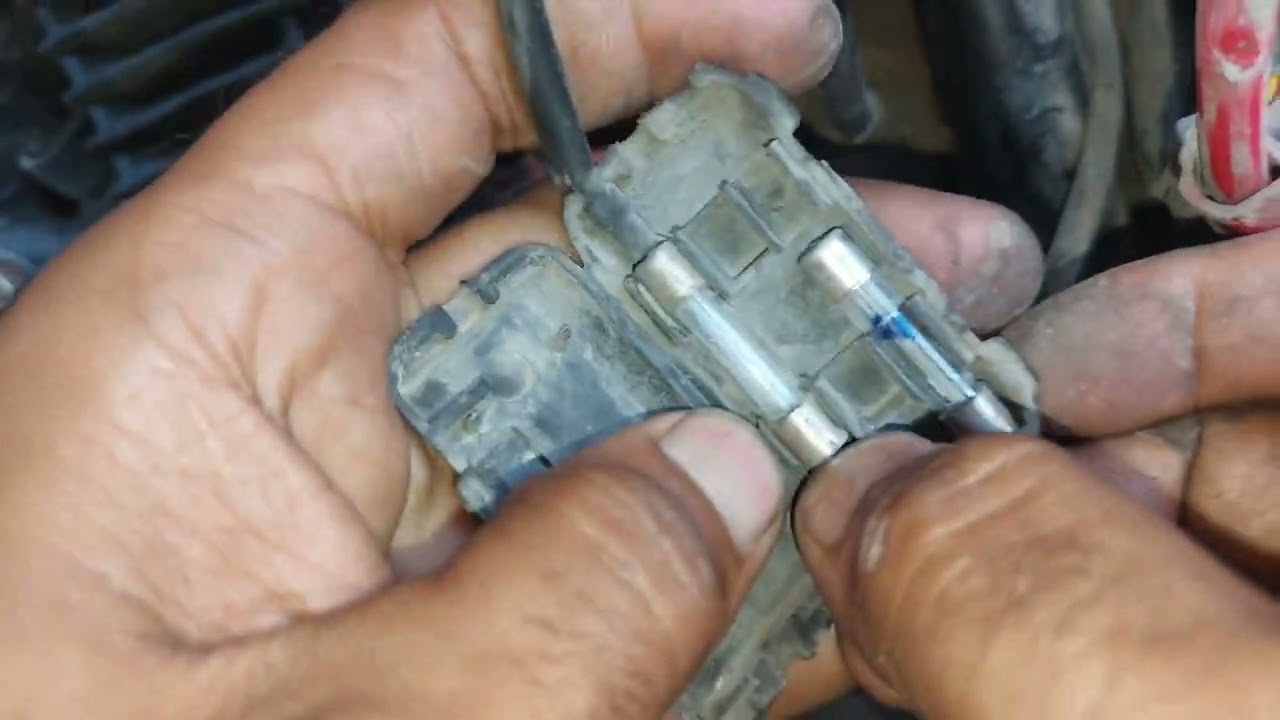 how to change pulser 180 fuse, and why fuse is damage. #youtuber #dubai