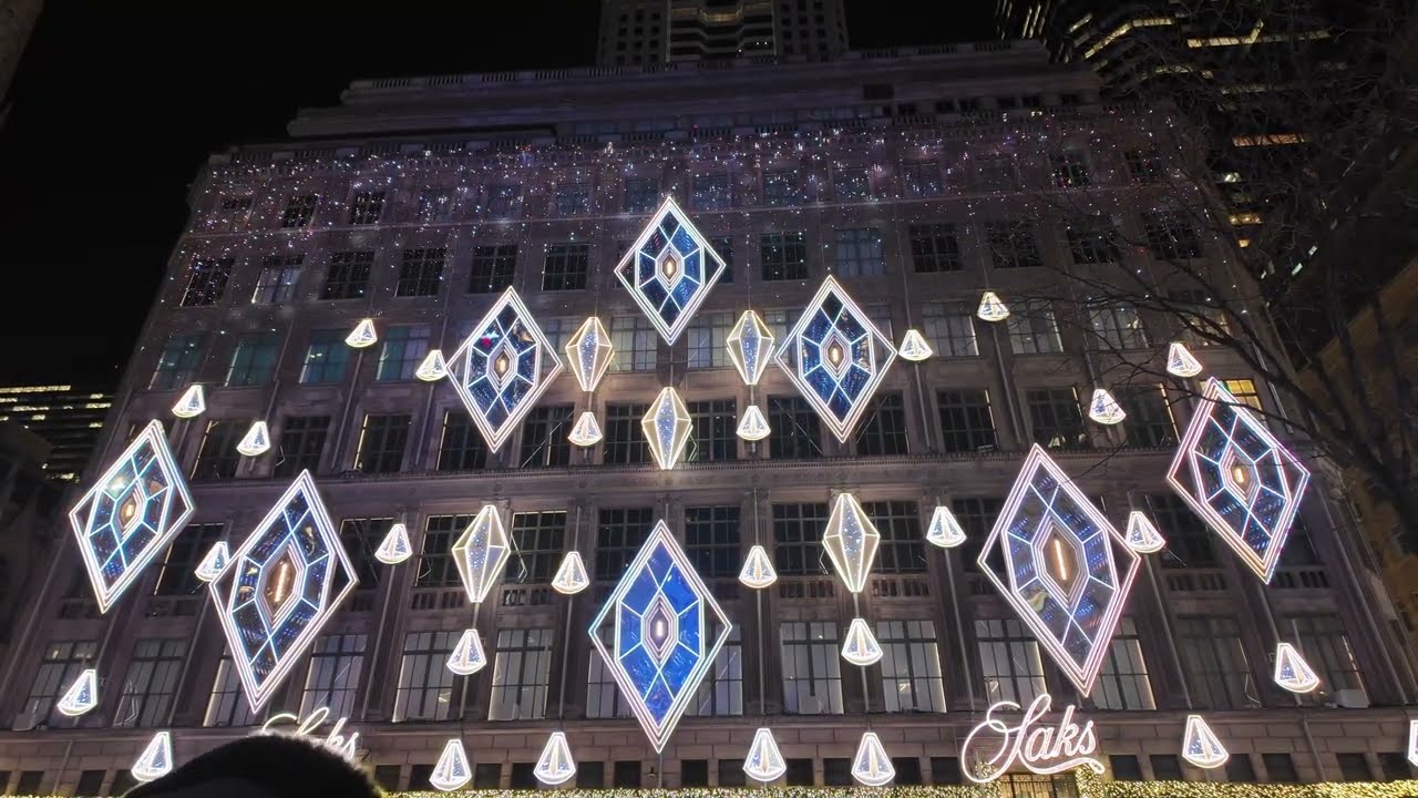 Saks Fifth Avenue Christmas Light Show 2025 | NYC Holiday Magic at Night ✨🎄