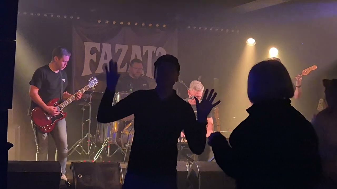 Born to Be Wild – Steppenwolf (Cover by Fazat? live at Drummonds Aberdeen)