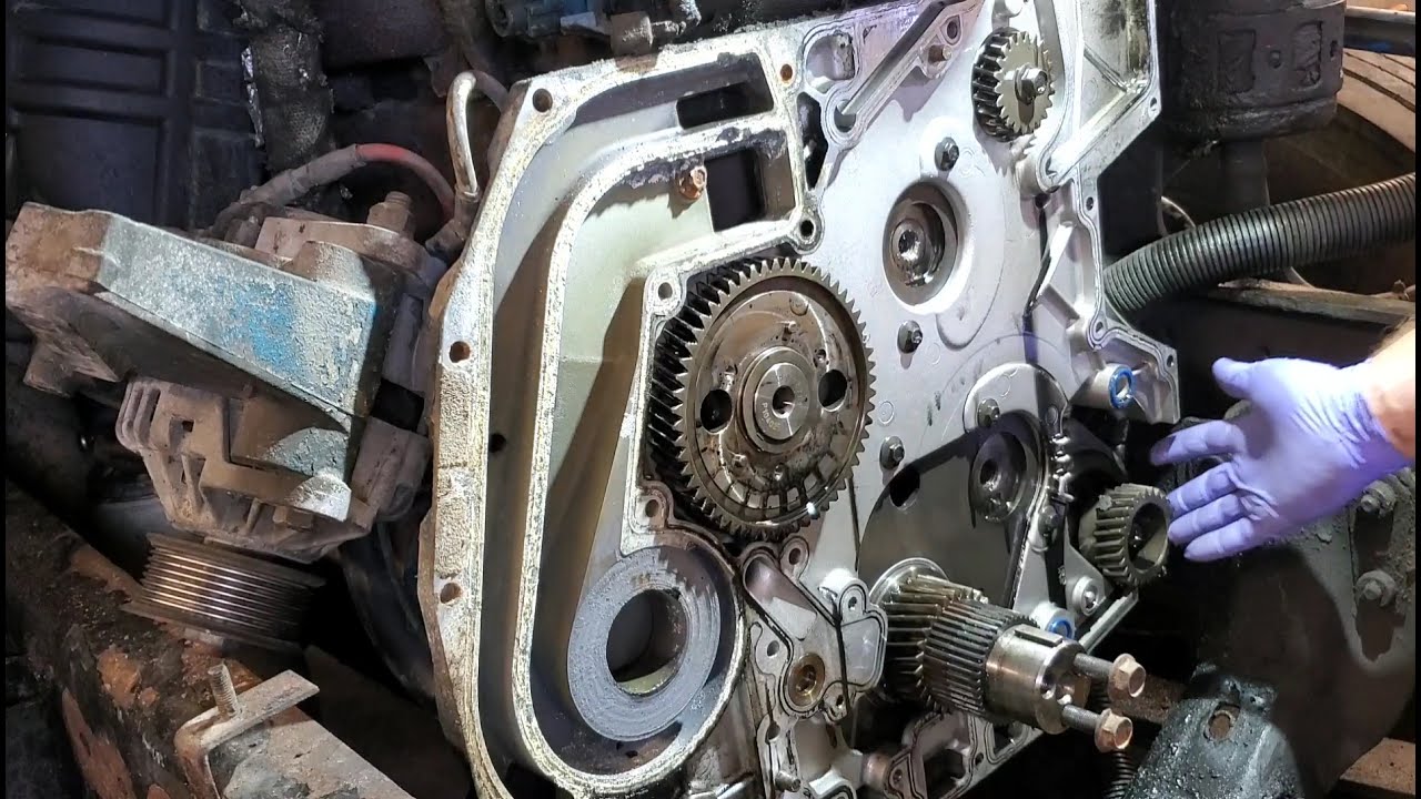 Camshaft Gear Removal - DT466E 2V In Engine.