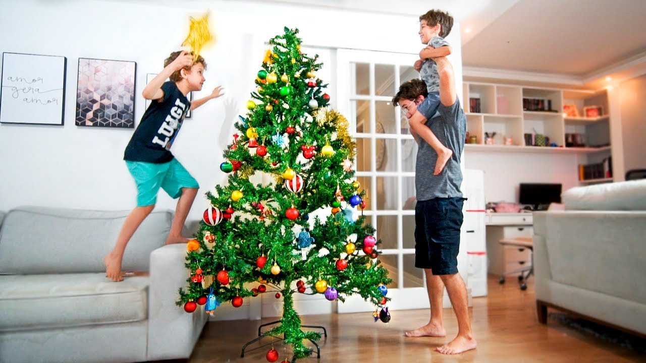 Brincando de Montar Árvore de Natal - Paulinho e Toquinho