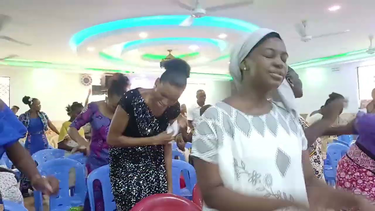 Hii ilikua ni maombi ya utakado kabla tutungue ibada ndio tuingie kwa Morning Glory 