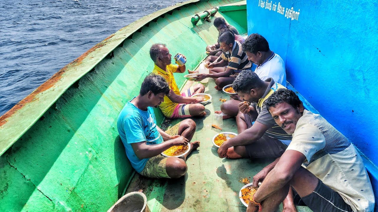 ஆழ்கடலில் ருசியா சமைத்த லோமியா மீன் குழம்பு Lomia fish stew cooked in deep sea by Russia