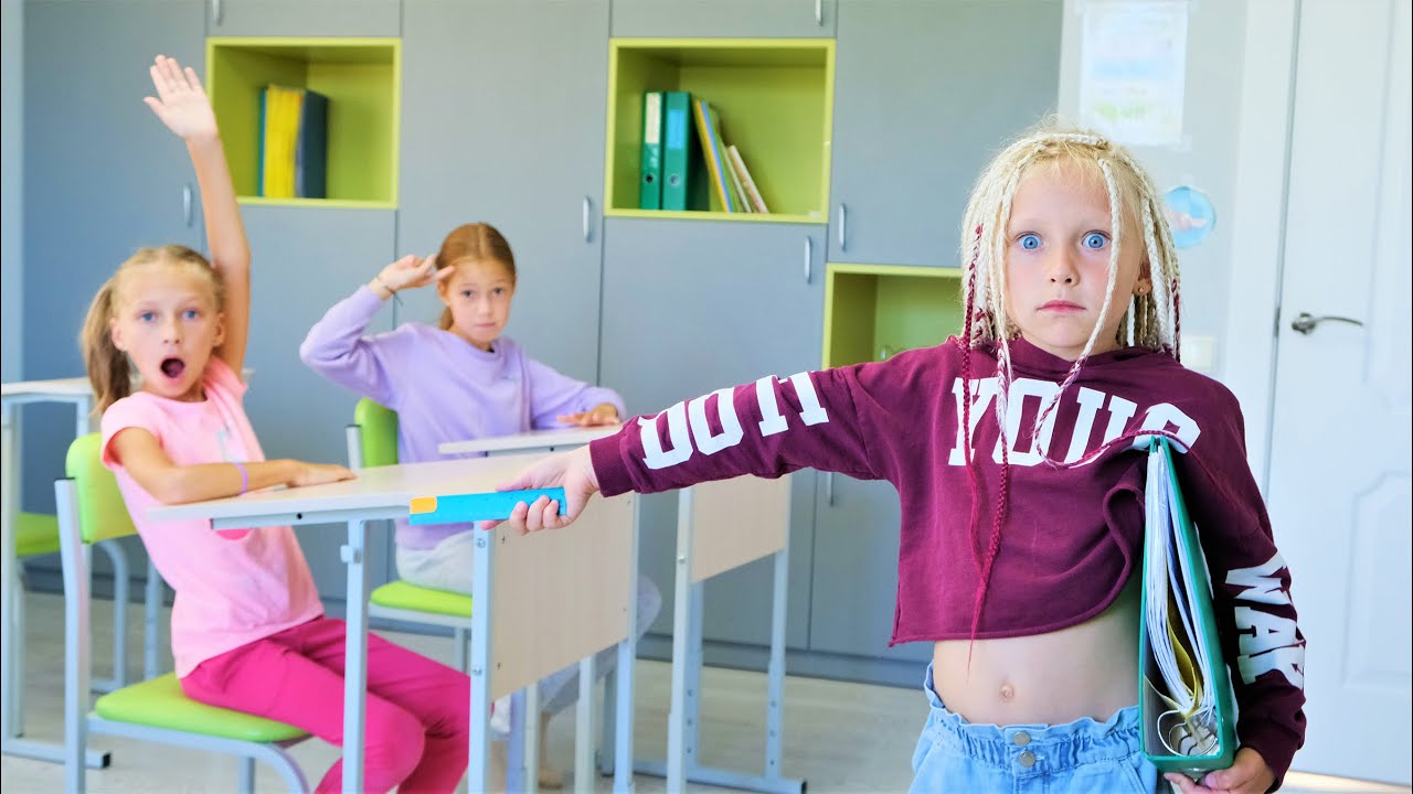 ВИОЛА СТАЛА ДИРЕКТОРОМ в ШКОЛЕ!!!
