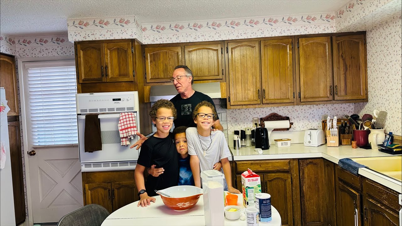 Let’s make delicious breakfast for the family.
