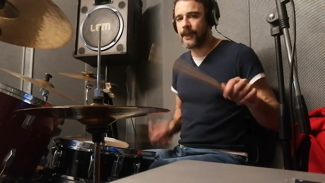 Radio Active Love  ( Fusione a Freddo power Trio)  🥁🎸🎶