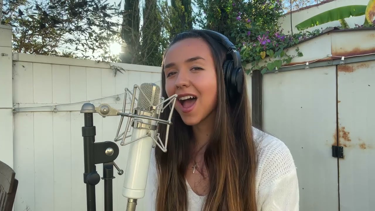 Maddi Jane - Easy On Me (Cover) Live