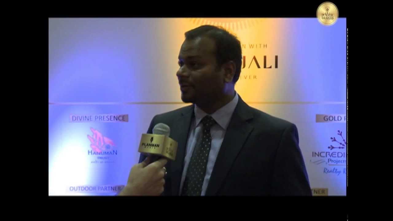 Malles Wins At The 'Glamme Awards' in Las Vegas!