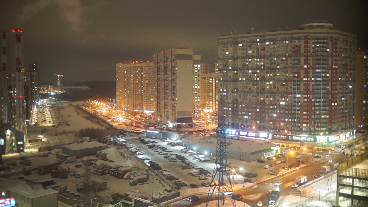 Ночной вид на Москву из окна — стоянка, огни, дома | Фон для работы, сна — 15 мин