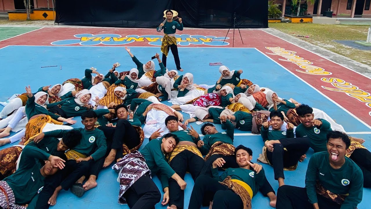 TARI KREASI BUMI NUSA MANUNGGAL IRAMA (PRAKTEK SENI)