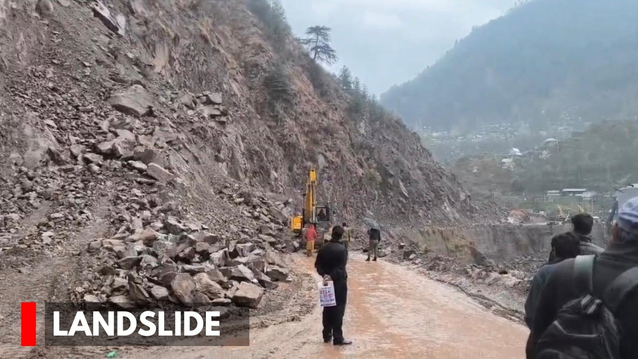 Landslide Disrupts Traffic on Baramulla–Uri National Highway