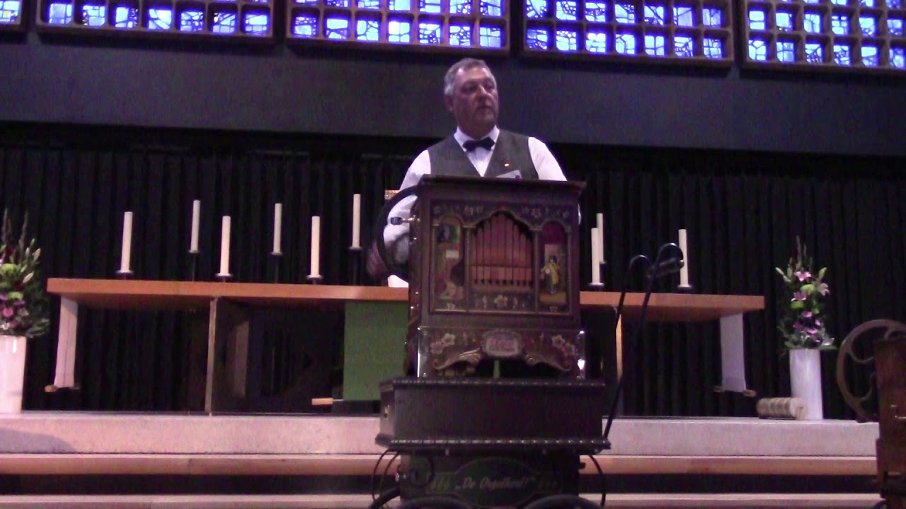 Wolfgang spielt in der Ged&auml;chniskirche Berlin  -  Grosser Gott wir loben Dich