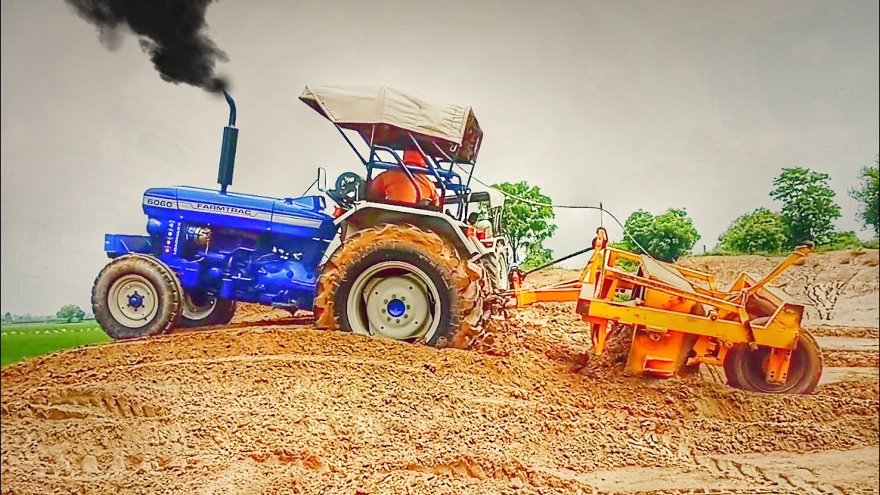 ਫਾਰਮਟਰੈਕ 6060 ਡੋਲੂ ਕਰਾਹ ਨਾਲ(ਪੂਰੀ ਵੀਡੀਓ ਵੇਖੋ)|Farmtrac 6060 on soil scraper|