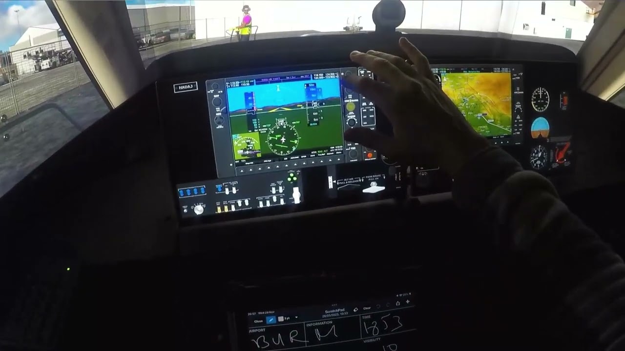 Bonanza MSFS2020 Immersive 3-Monitor Setup with Interactive Panels and Live ATC KBUR to KSNA