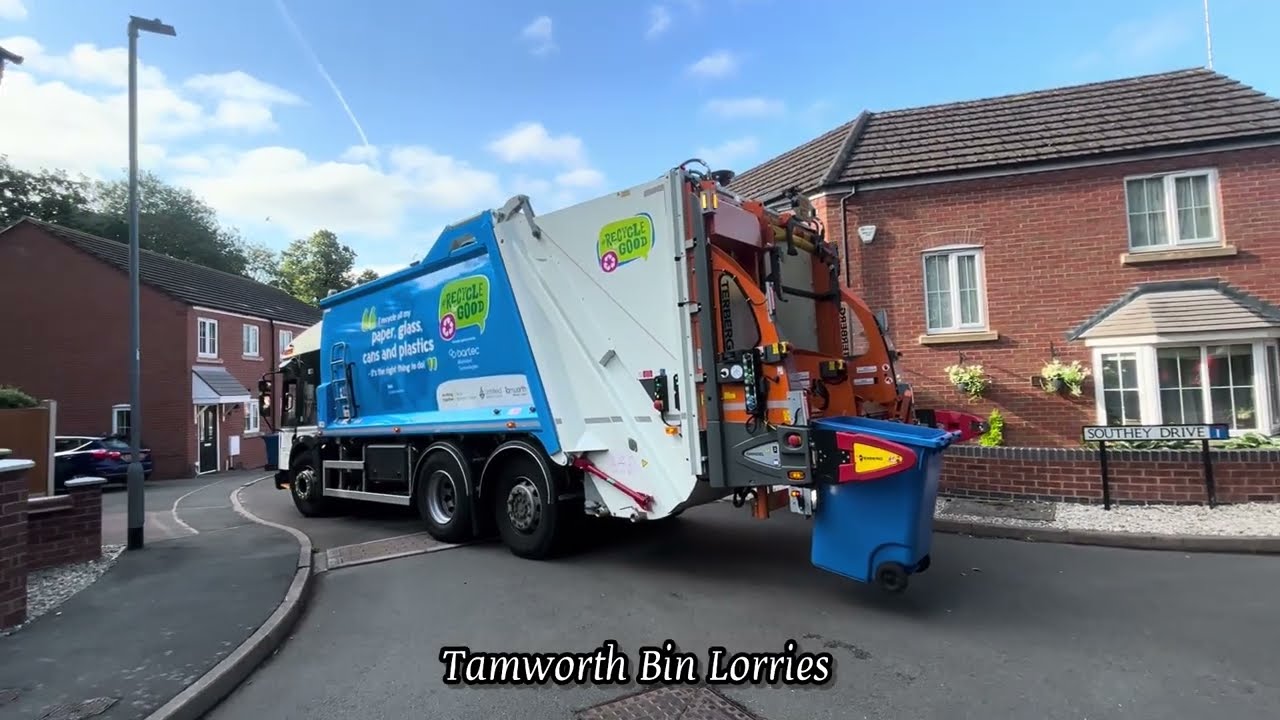 Dennis Elite + Refuse Truck on Recycling, WDZ 