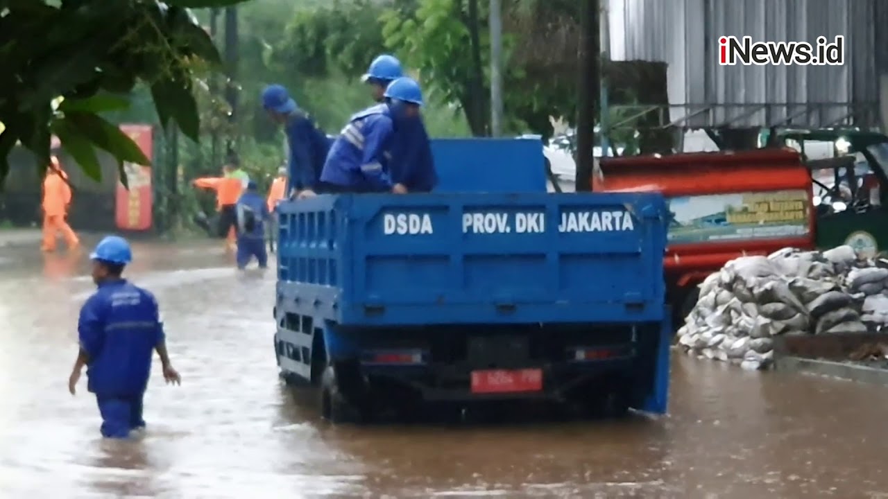 Tergenang Air Setingg 40 Cm, Jalan Jambore di Cibubur Ditutup