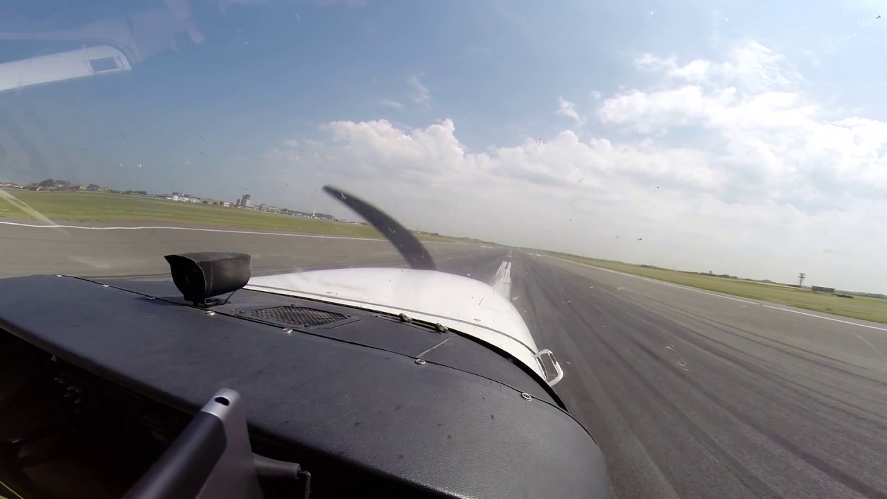 Landing runway 08 Oostende EBOS - With ATC
