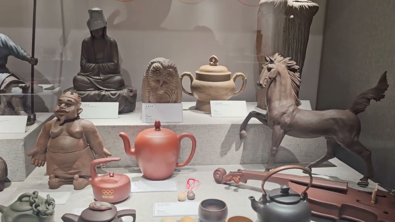 中國宜興陶瓷博物館；觀國之重器，培養審美。古董，名茶，紫砂，書法，皆應如是。 