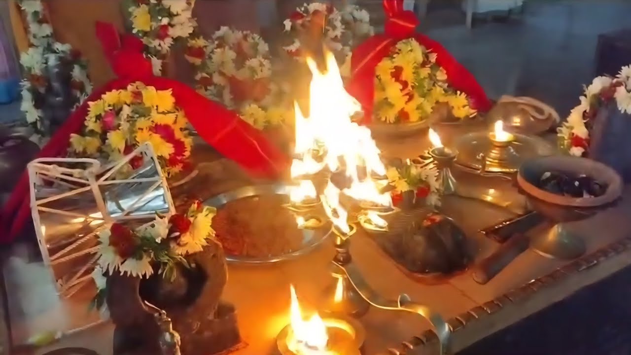 అమావాస్య సందర్భంగా పార్వతి పరమేశ్వరులకు, కాలభైరవ స్వామికి అభిషేక పూజా కార్యక్రమం.