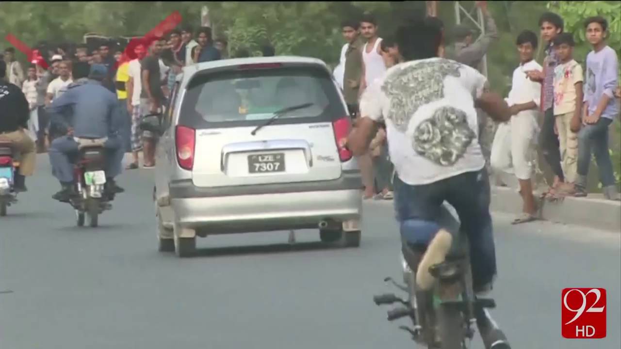 One wheeling craze in Pakistani teenaged motorcyclists-14-06-16 -92NewsHD