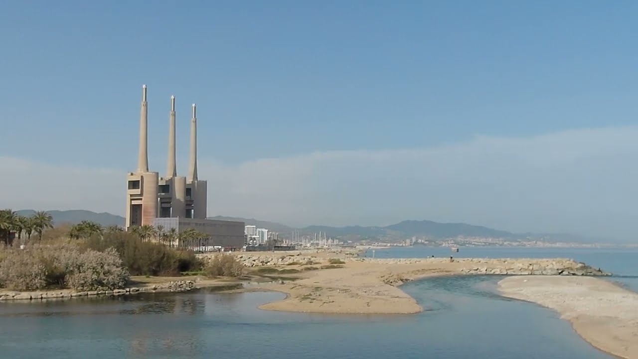 Barcelona: Platja de la Mora and  Les Tres Xemeneies