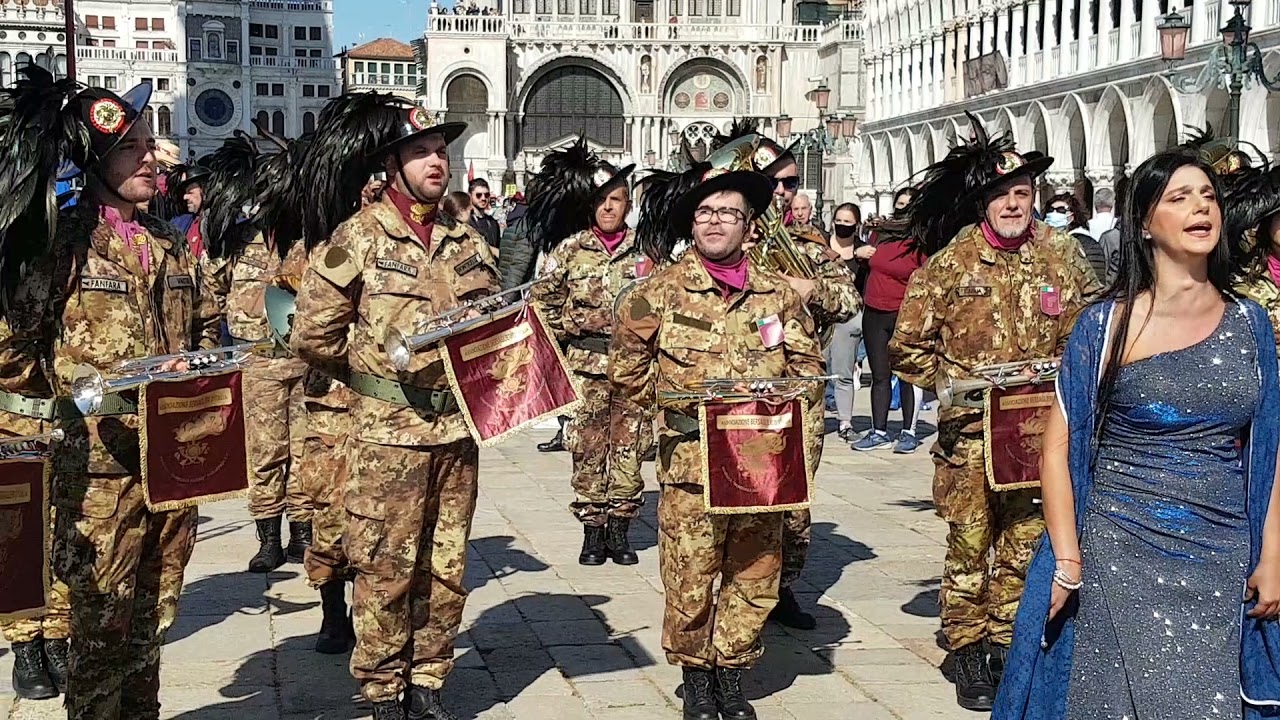Dimonios, Maria Giovanni Cherchi con Fanfara Pasquale Russo Dolianova, Piazza S. Marco Venezia