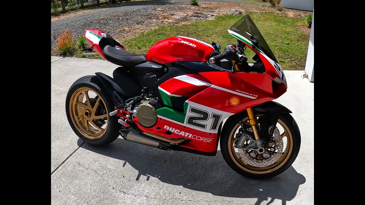 2022 Ducati Panigale V2 Bayliss Night rider - 5000kms review in description - 4K 60FPS UHD