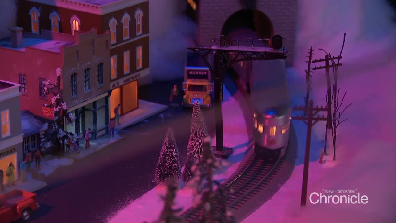 NH Chronicle: All Aboard the Boston Museum of Science's Festive Trian Display