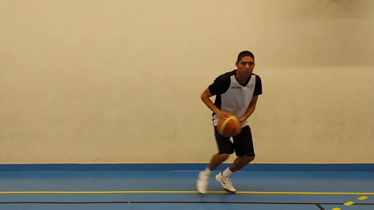 D&eacute;part en dribble crois&eacute; et direct