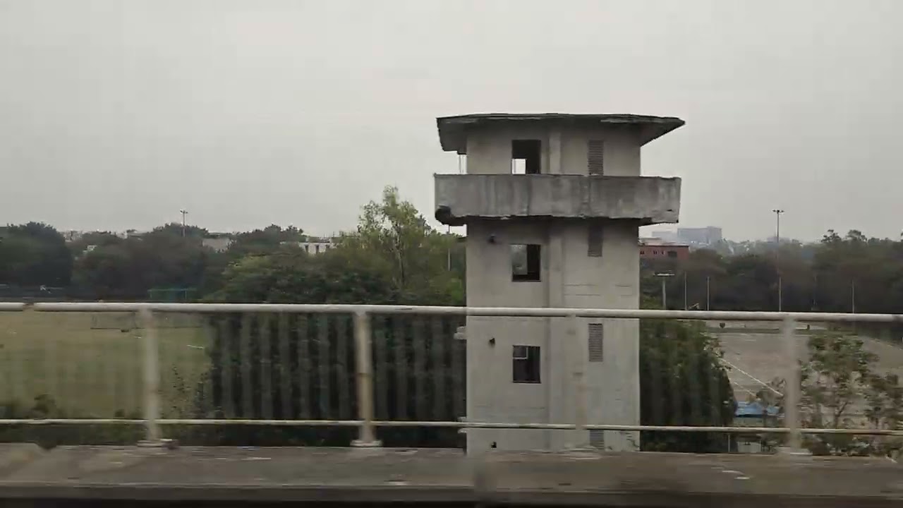 METRO TRAIN metro train METRO TRAIN #train #delhi #delhinews #delhimetro #viralshort #ytstudioes 