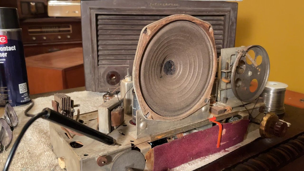 Ремонт FM-диапазона и низкой громкости на этом ламповом радиоприемнике Westinghouse
