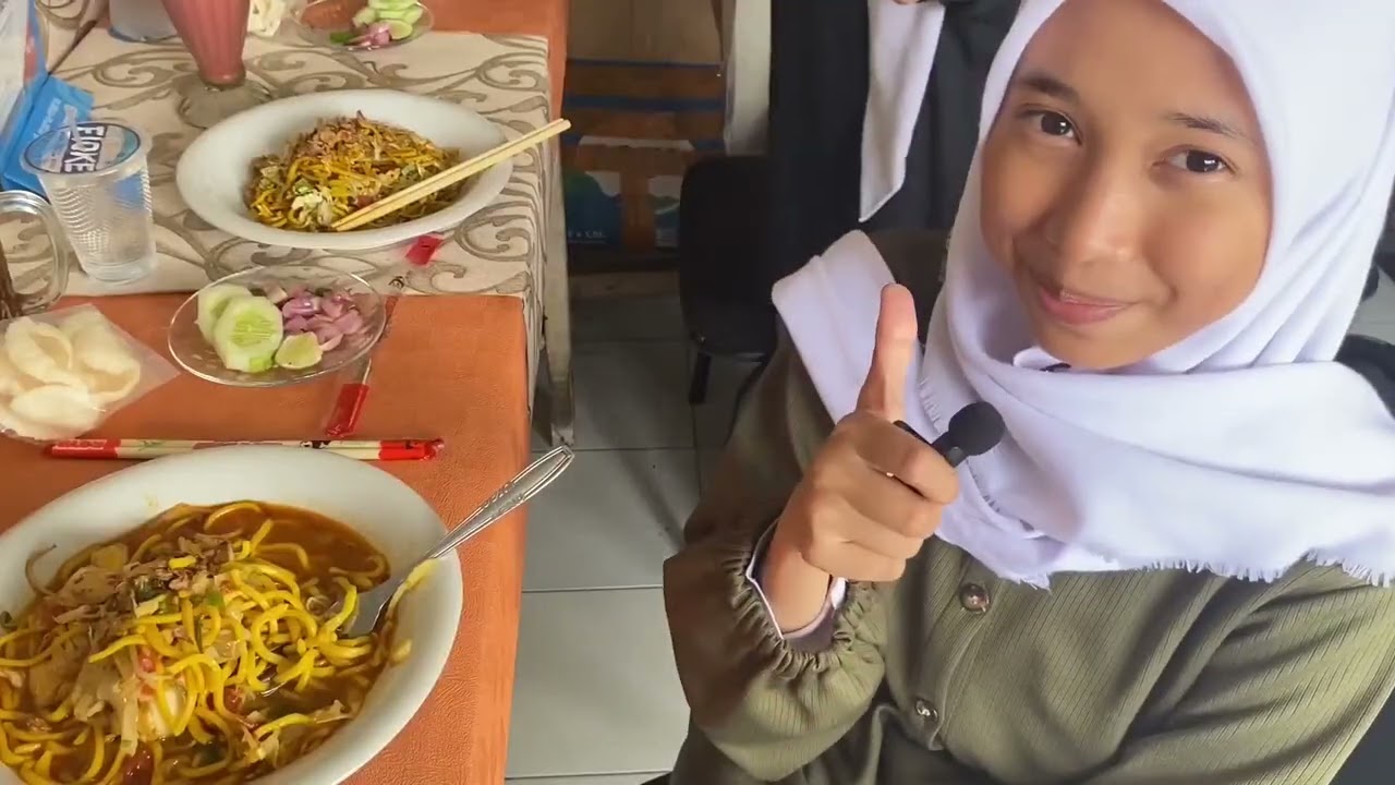 Let's Review! Mie Aceh Cut Meutia // VLOG SOSIOLOGI