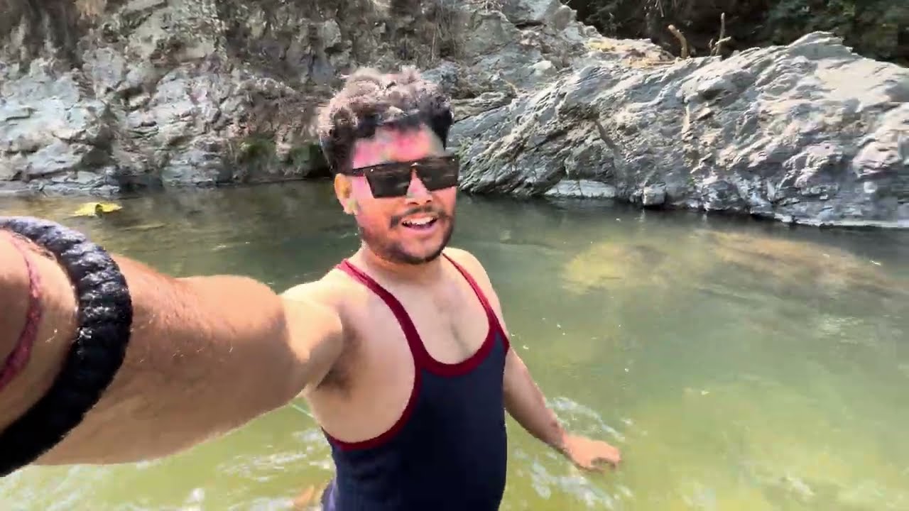 Holi khelne ke bad gye ham nid Aaj dala pani me i phone  #vlog #iphone 