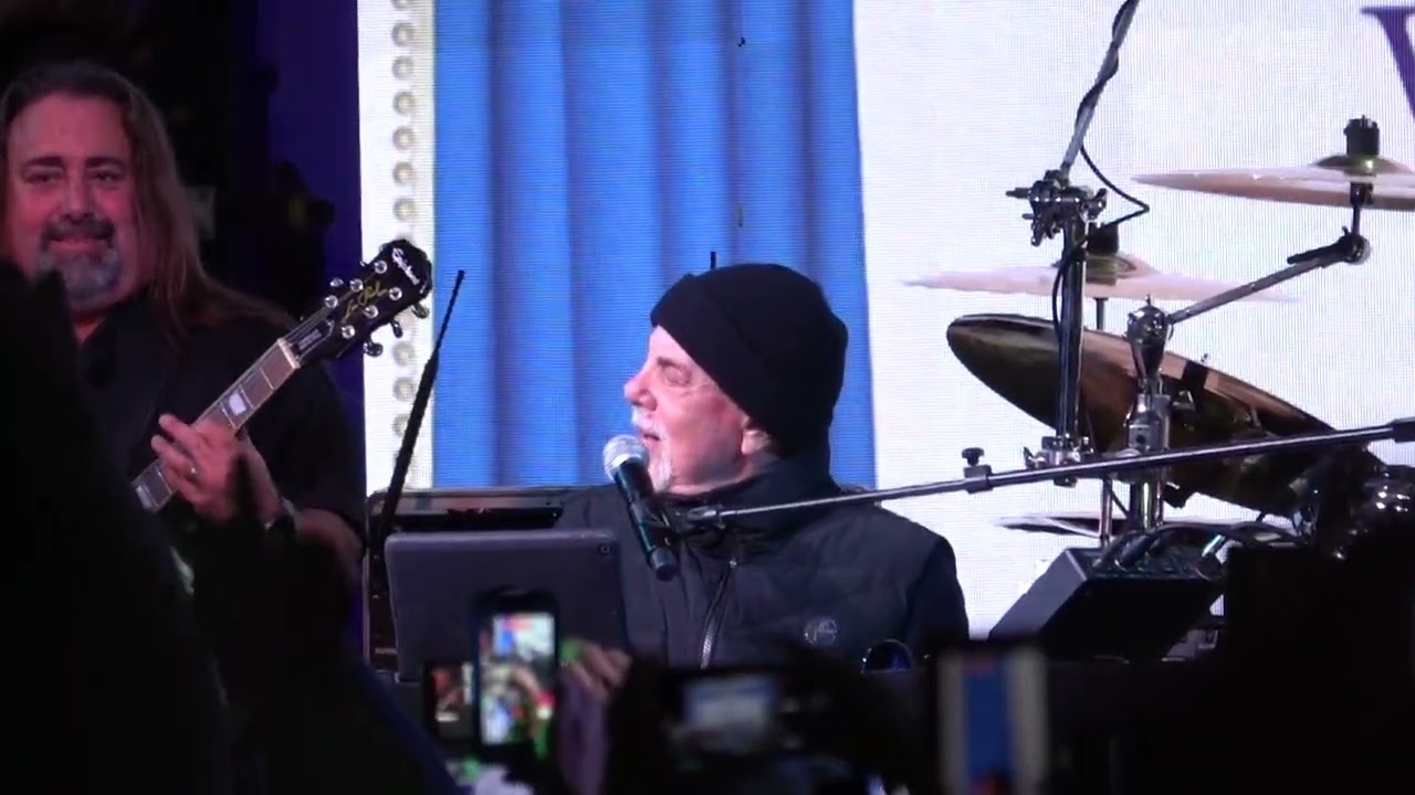 Billy Joel surprise sit-in with Turnstiles, Billy Joel tribute band in Florida, Jan 2, 2026.