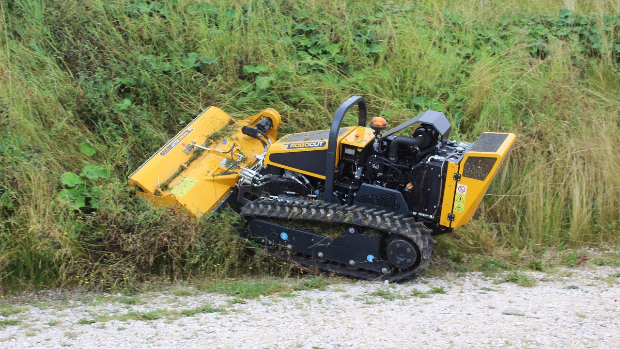 Parkplatzböschung mulchen mit MF-7480 und McConnel Robocut [HD]