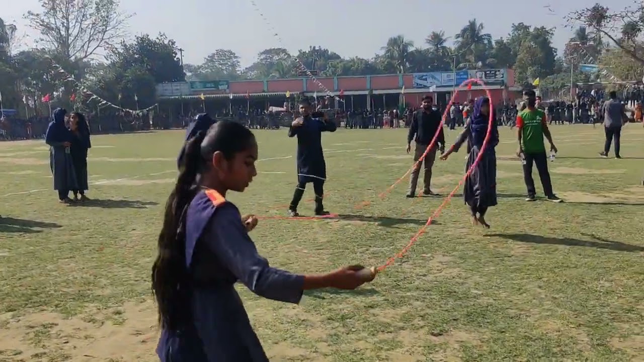 মেয়েদের দড়ি গ্রাম বাংলার ঐতিহ্য খেলা।