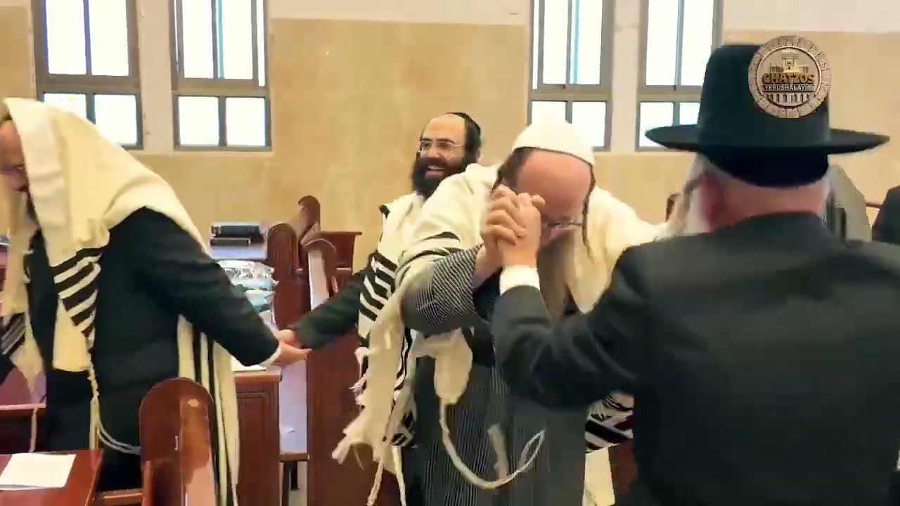 Rosh Chodesh Elul Dancing | Kollel Chatzos