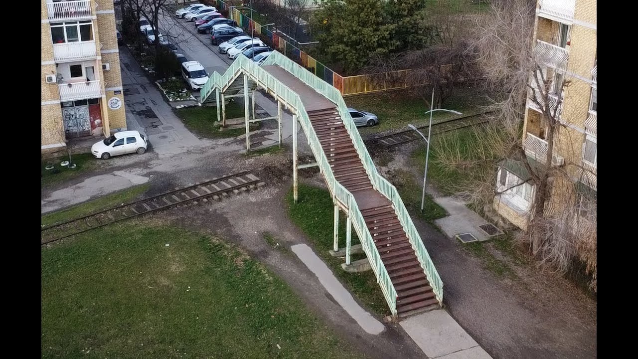 Pešački most preko pruge u Novom Sadu – veza Avijatičarskog naselja i Detelinare