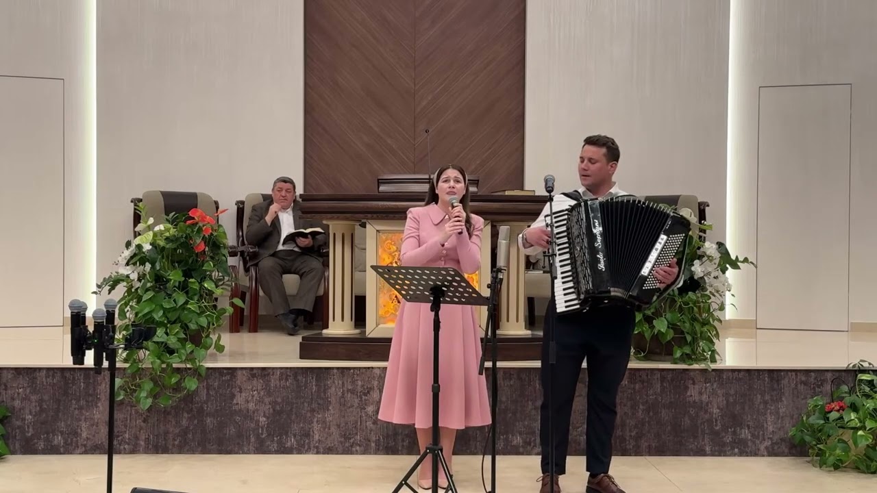 Filip și Naomi Haprian - Eu port &icirc;n piept un semn ce n-are-asemănare