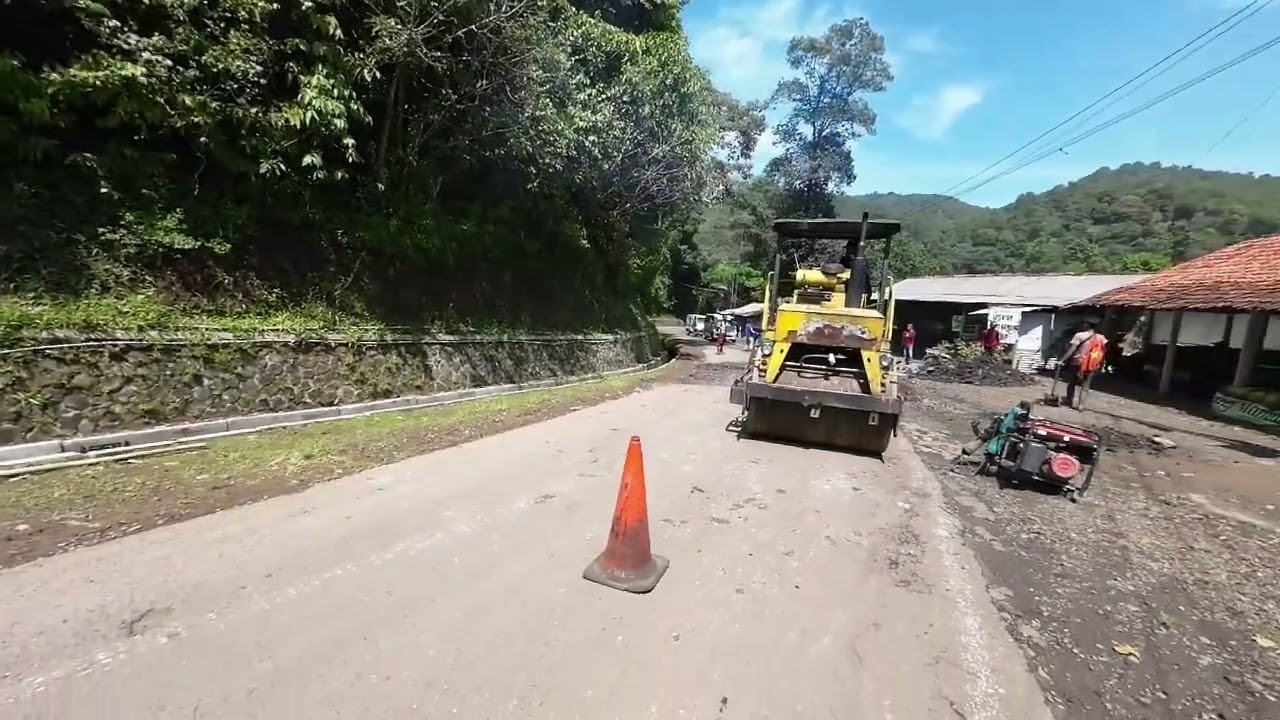 Lihat Pekerjaan Jalan Provinsi di Area Sumedang Jawa Barat 