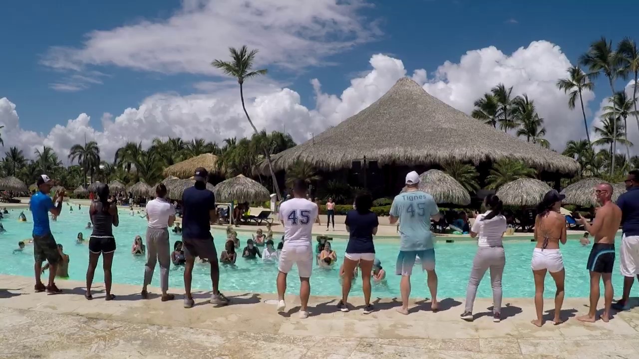 Club Med Punta-Cana crazy sign bailando 2019
