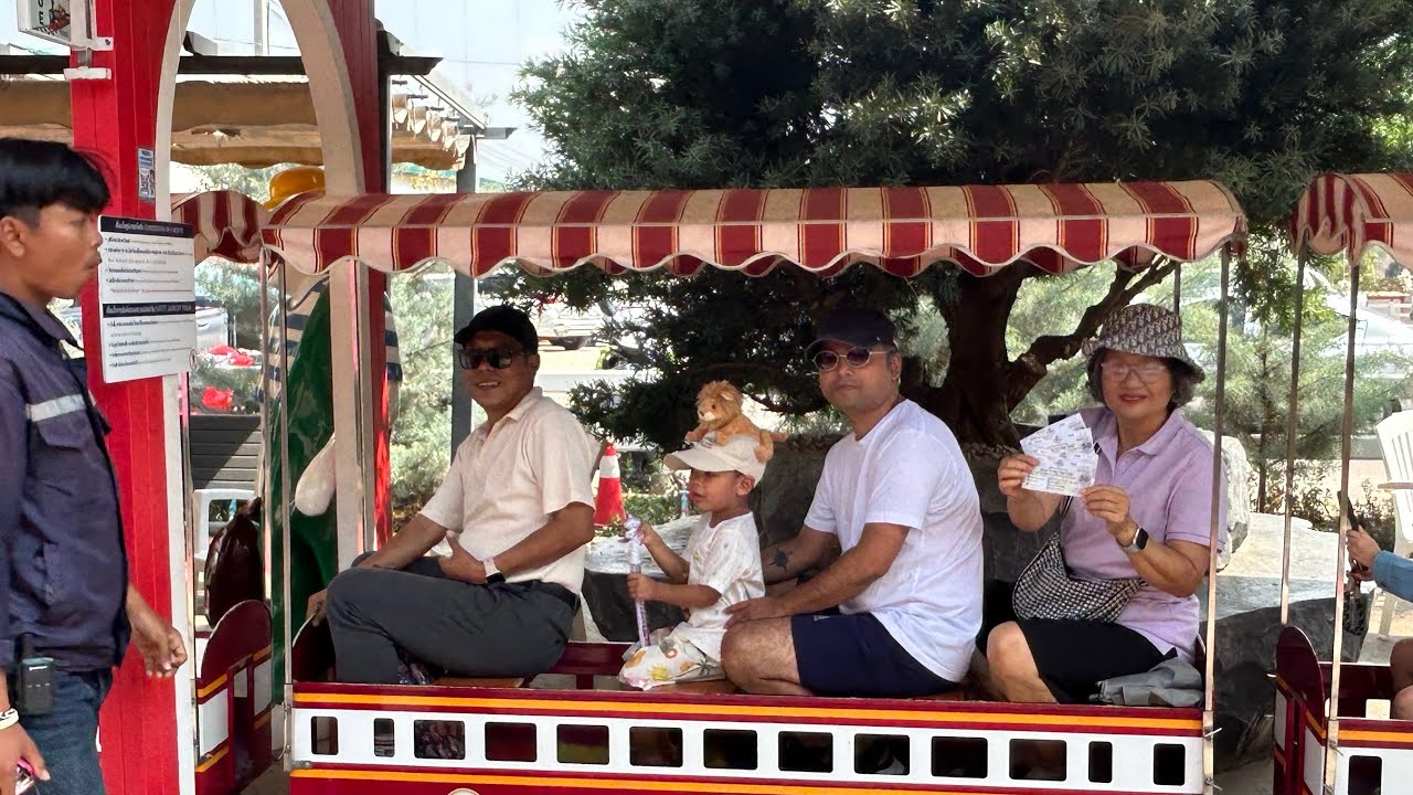 Toy train in Khao Yai খাও ইয়াইতে টয় ট্রেন