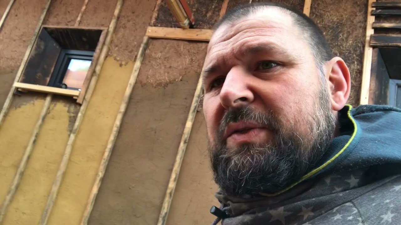 Schicht f&uuml;r Schicht - Lehmbau Fassade letzte Arbeiten