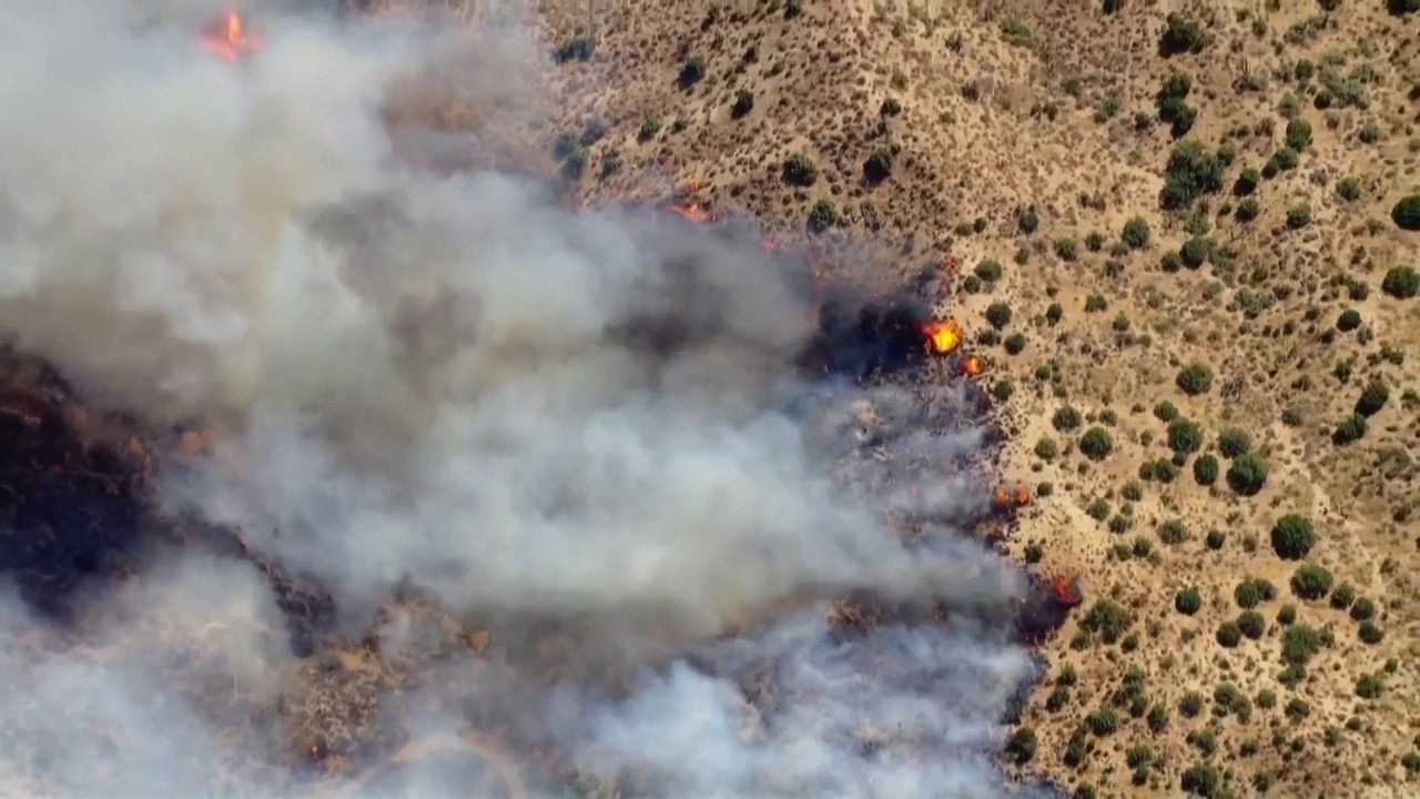 Summit Fire explodes to 1,300+ acres near LA County line