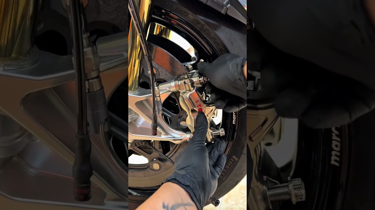 ASMR CONNECT THE FRON WHEEL EFFORTLESSY #ducati #serviceducati #timless #automobile #shorts