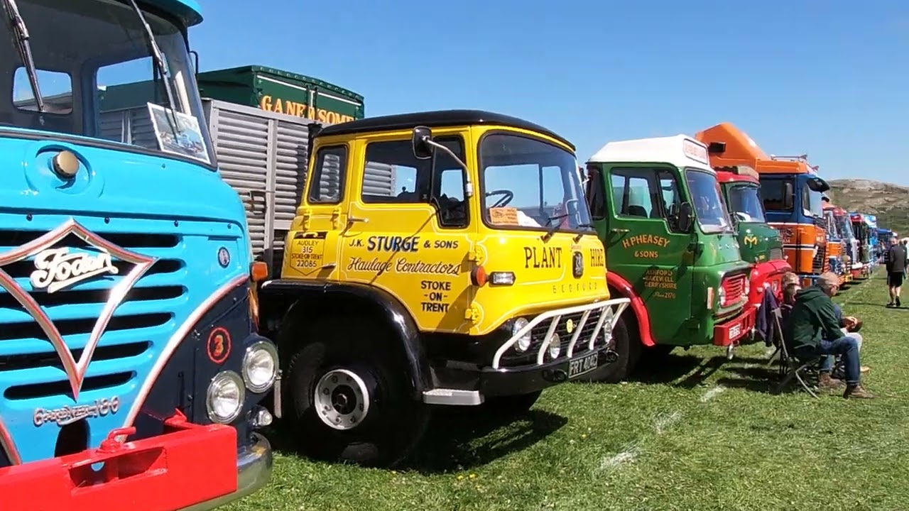2  LlANDUDNO  NORTH  WALES  UK /  A  LOOK  AROUND  SOME  VINTAGE  TRANSPORT